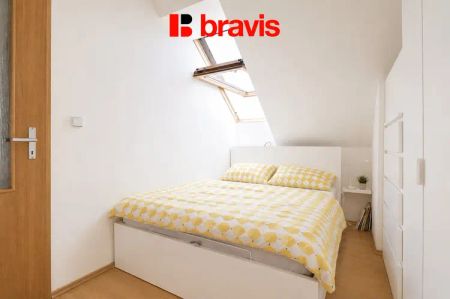 Pronájem moderního mezonetového bytu 3+kk, sklep, parkovací stání - Fotografie 5