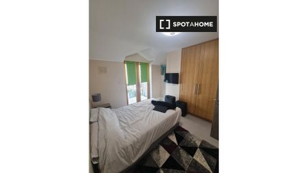 Room for rent in 4-bedroom house in Dublin - Photo 3