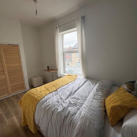 1 bedroom in a house share to rent - Photo 3