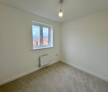 3 bedroom end of terrace house to rent - Photo 2