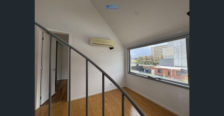 Stunning 2-Bedroom Apartment in the Heart of Prahran – Where Sunshine Meets Style - Photo 5