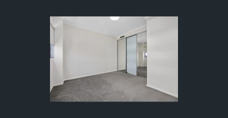 Large Split Level 3 Bedroom Apartment, Convenient Location - Photo 3