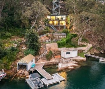 Stunning 3 Bedroom House with Water Views - Photo 3
