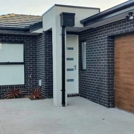 2-Bedroom Gem in Lalor with Modern Comforts - Photo 4