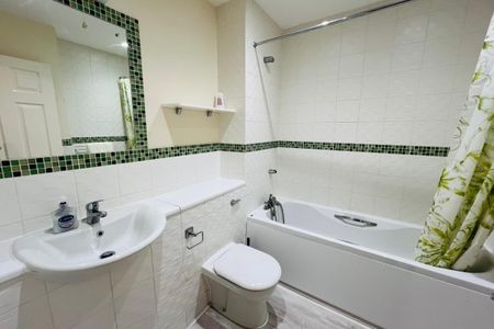 San Juan Court, Eastbourne - Photo 2