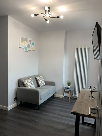 BEDROOM 5 – MEDIUM SINGLE WITH SHARED BATHROOM AND SEPERATE TOILET - Photo 2