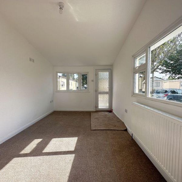 2 bedroom detached bungalow to rent - Photo 1