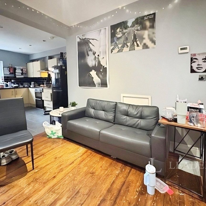 5 bedroom house to rent Mabfield Road, Manchester, M14 - Photo 1