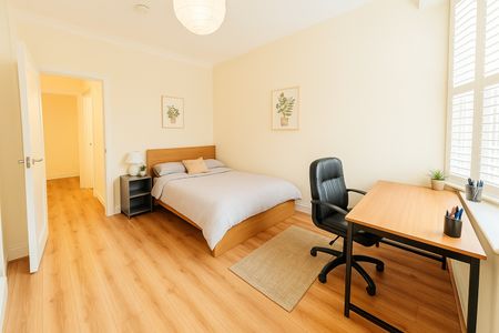 2 Bed Flat, London, SW16 - Photo 2