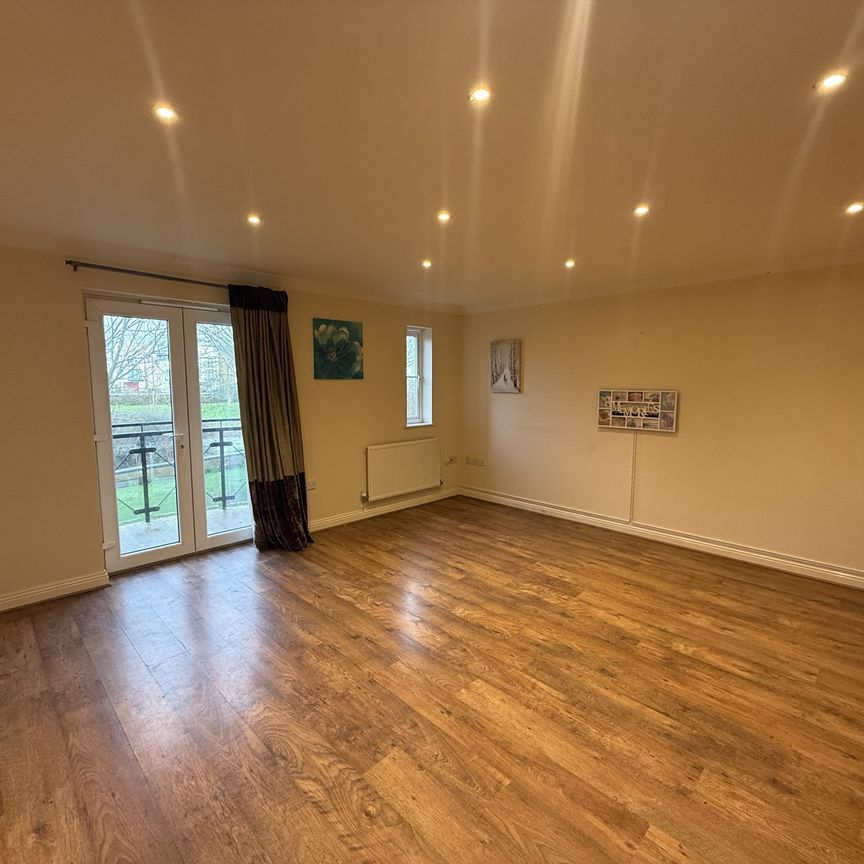 Geoffrey Farrant Walk, Taunton - Photo 1