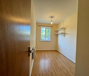 2 Bed Flat, Marmion Road, NG3 - Photo 1