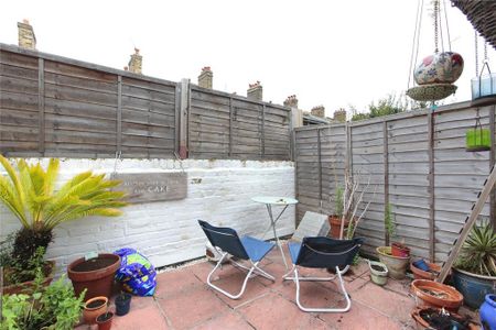 1 bedroom maisonette to rent - Photo 3