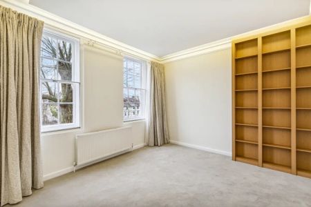 4 bedroom flat in Holland Park - Photo 2