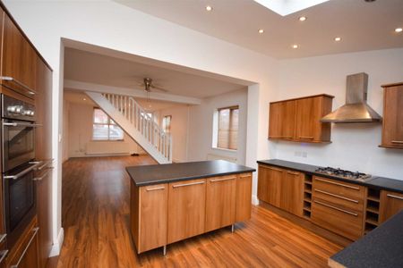 2 bed House - End Terrace for Rent - Photo 2