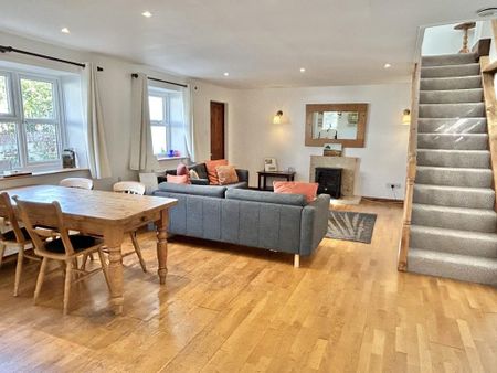 2 bedroom semi-detached house to rent - Photo 4