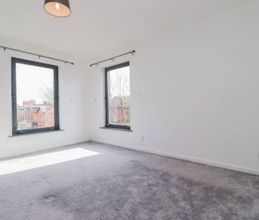 Apartment in Grosvenor House, Warwick Square - Photo 2