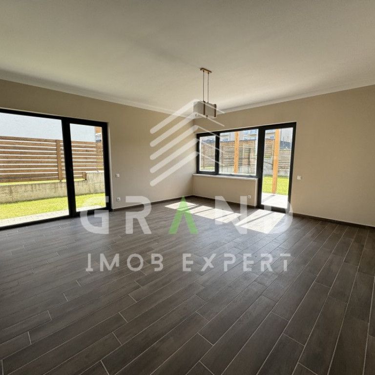 TOTUL NOU!Casa individuala,4 camere,3 BAI,TERASA,GARAJ,zona - Fotografie 1