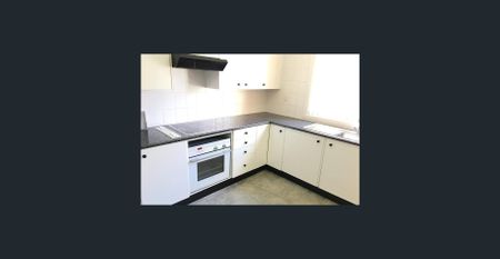 Neat and tidy 3 bedroom house - Photo 3