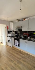 5 bedroom flat share to rent - Photo 3