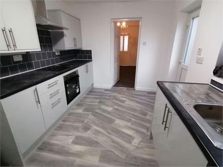 3 bedroom terraced house to rent - Photo 5