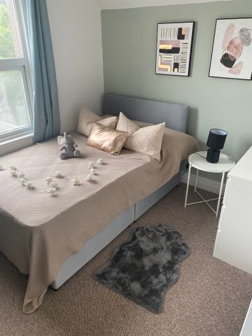 Stunning shared home in Hagden Lane! 198HAG - Room 2 - Photo 2