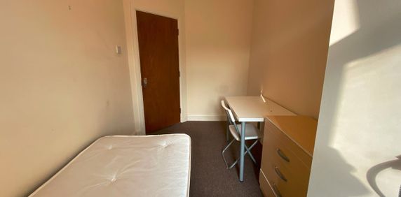 Room in a Shared House, Pine Road, NW2 - Photo 2