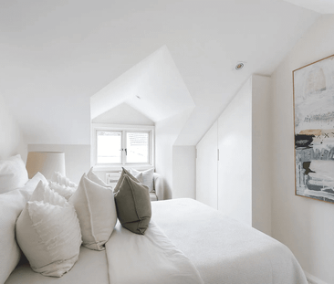 Stylish Indoor-Outdoor Living in Prime Location - Photo 3