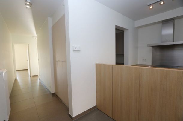 Ongemeubeld - Prachtig woonappartement (120m²) met staanplaats in het gebouw, nabij de Lippenslaan. - Foto 1