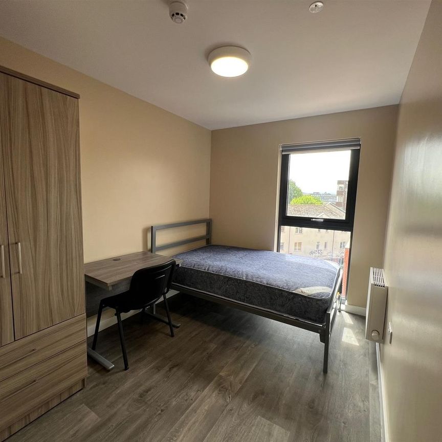 Hepburn Road, Bristol - Photo 1