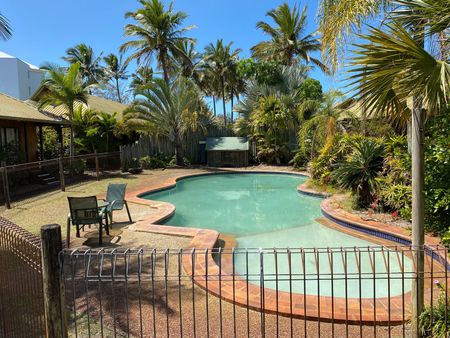 FURNISHED & SELF CONTAINED UNIT - Photo 4