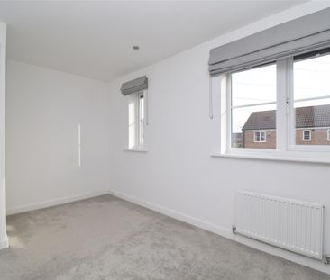 Rhubarb Hill, Wakefield - Photo 1