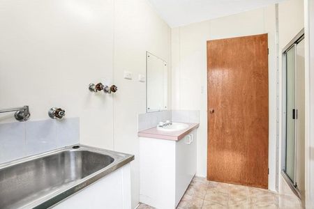 Neat & Tidy 1-Bedroom Granny Flat in Oxley Park WATER INCLUDED - Photo 4