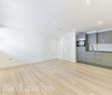 Spencer Road, East Molesey - Photo 2