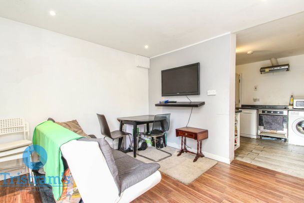 4 bed Mid Terraced House for Rent - Photo 1