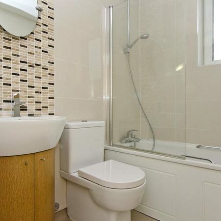 Whitechapel High Street, London, E1 - Photo 3