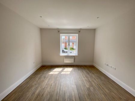 Emerald Avenue, Fleet, Hampshire, GU51 - Photo 2