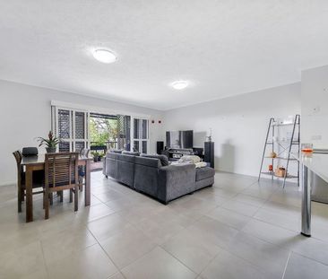 2/41 Kirkland Avenue, Coorparoo QLD 4151 - Apartment For Rent | Domain - Photo 2