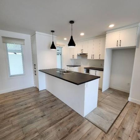 **4 ½**APPARTEMENT -style MAISON DE VILLE au CŒUR de STE-FOY - Photo 3