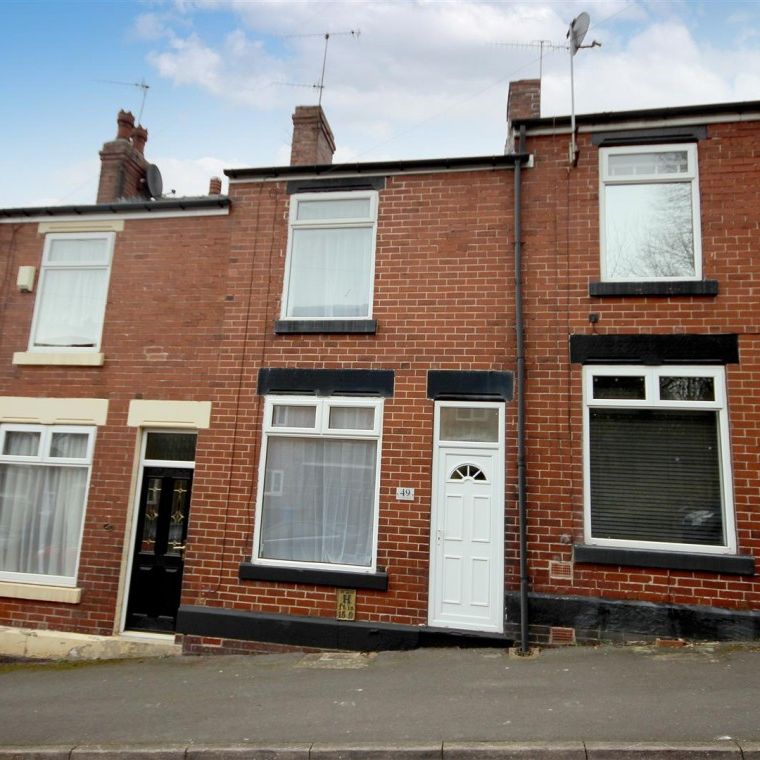 2 Bedroom House - Terraced To Let - Photo 1