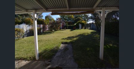 FANTASTIC VILLAGE HOME - Photo 4