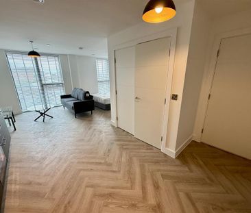 Studio to rent - Photo 2