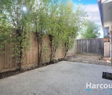 Spacious Stunning Townhouse! - Photo 2