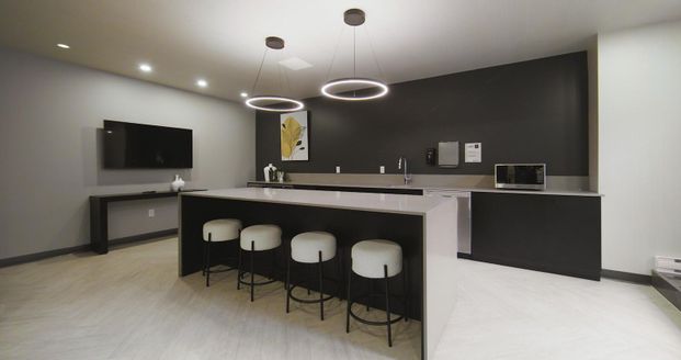 5120 Earnscliffe Avenue, Montréal, QC - Photo 1