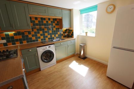 3 bedroom flat to rent - Photo 5