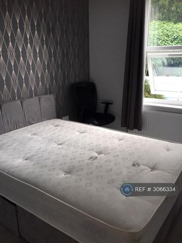 5 bedroom semi-detached house to rent - Photo 2
