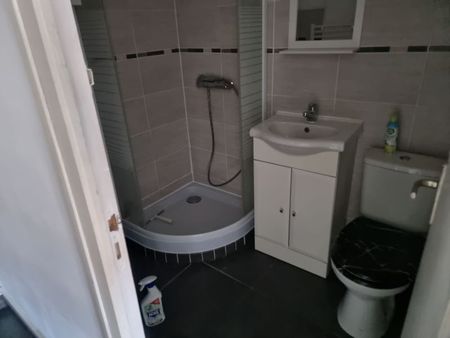 Location Appartement 1 pièce 22m² ORLEANS 45000 - Photo 3