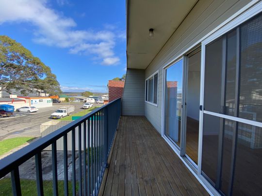 Convenient Location - 2 Bedrooms - 1 Bathroom - Photo 1