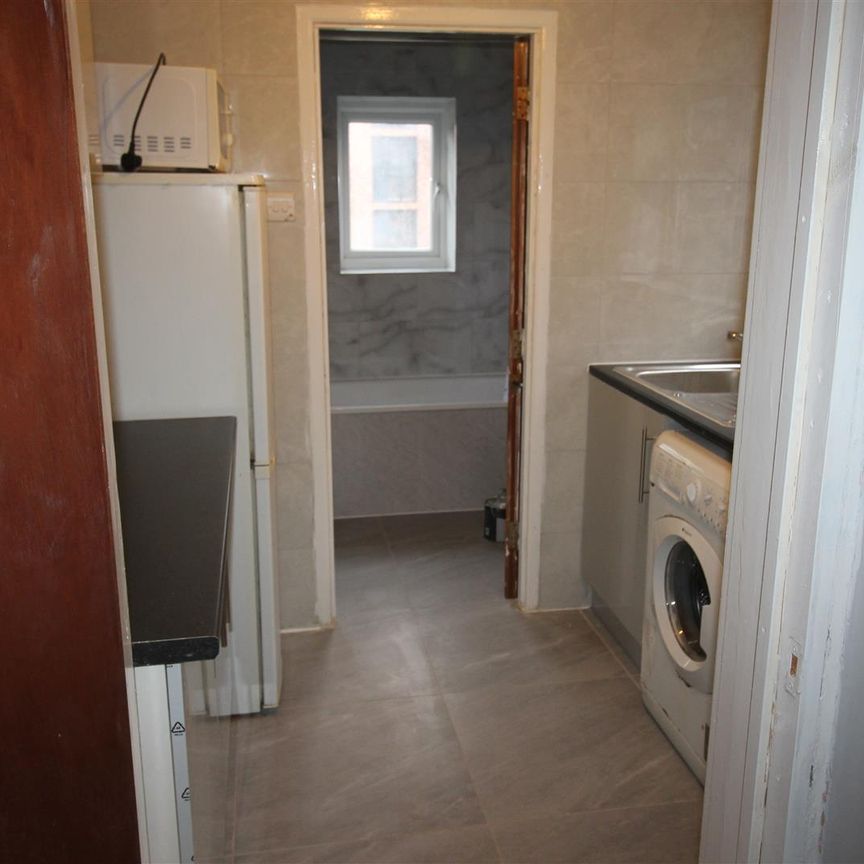 Kitchener Road, High Wycombe - Photo 1