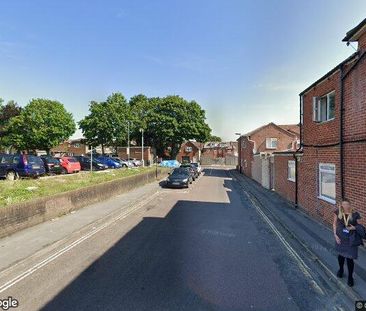 Room in a Shared House, Alfred St, SO14 - Photo 1