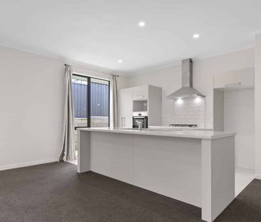 Modern home at The Lakes - Photo 3